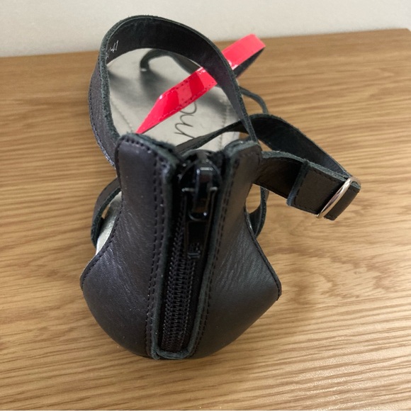 Kate & Mel Size 10 (41) Black & Pink Strappy Flat Sandals Heel Zipper - Picture 8 of 8